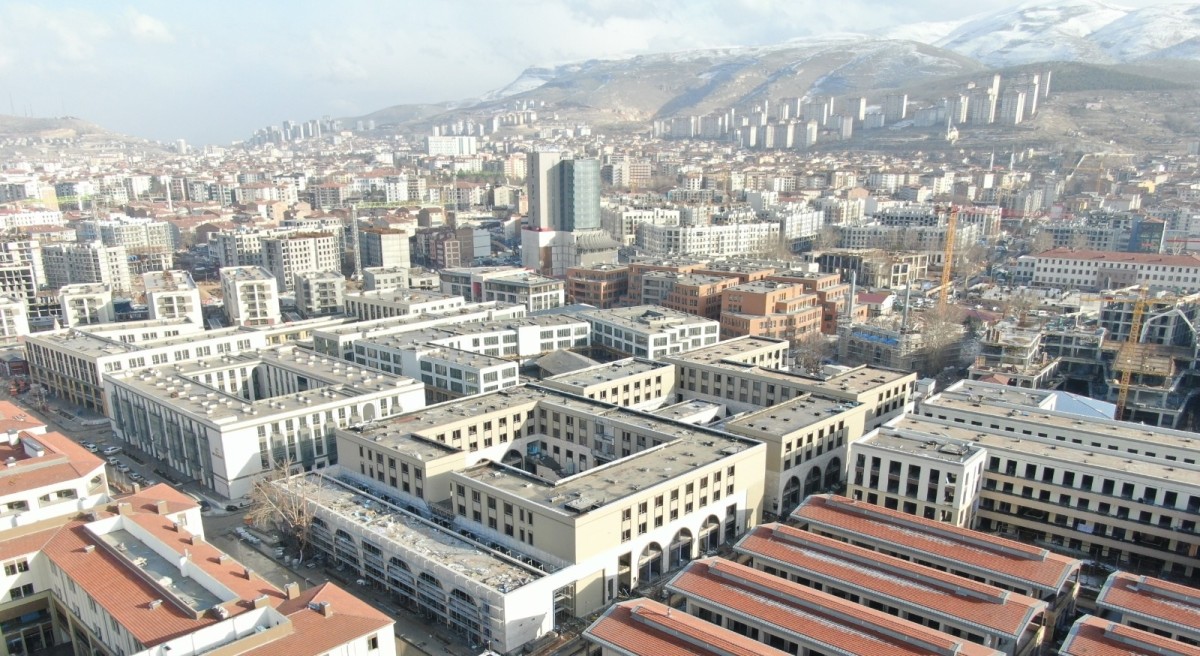 Yeni Çarşıya Estetik ve Düzen Ayarı