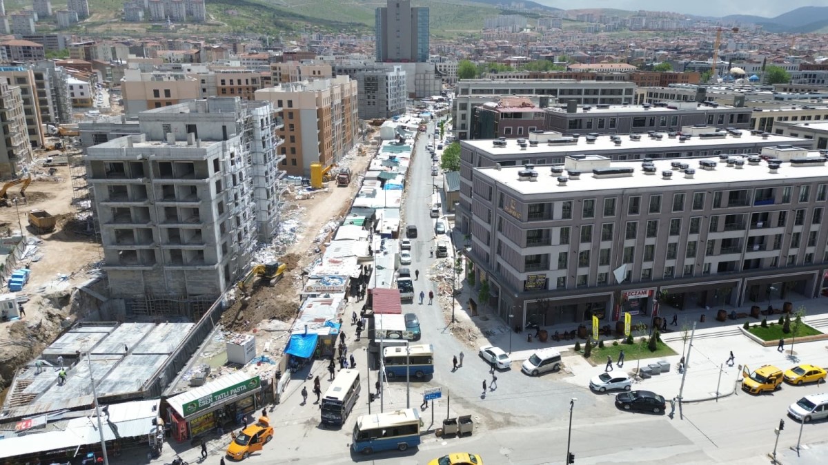 Akpınar’da Bayram Mesaisi: Battalgazi Belediyesi Yolu Yayalara Açtı